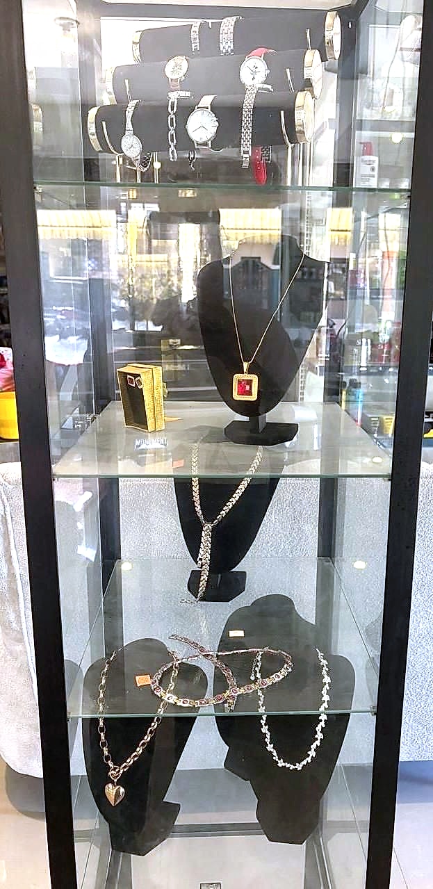 Bisutería y relojes